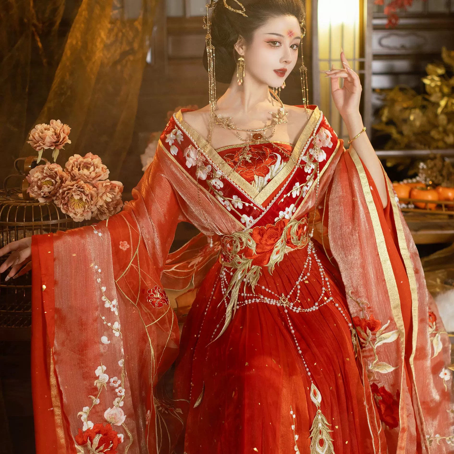 [Luanfeng Heming 鸾凤和鸣] Wei&Jin | Hanfu Wedding Dress | Detailed Embroidery | Daxiu Shan (Large-sleeved long shirt) | Hezi Qun (Chest-high dress) | Qiyao Qun (Waist-high skirt)