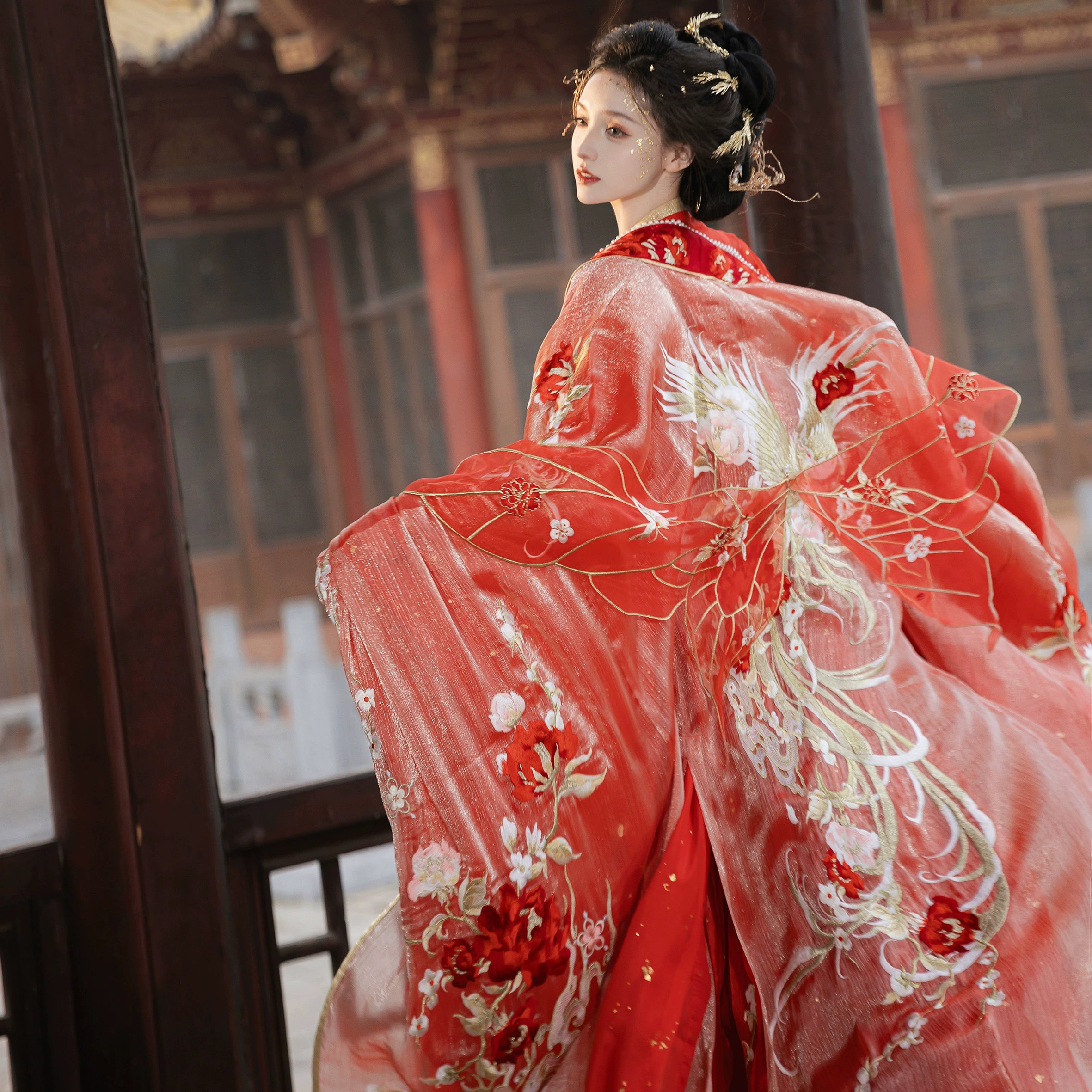 [Luanfeng Heming 鸾凤和鸣] Wei&Jin | Hanfu Wedding Dress | Detailed Embroidery | Daxiu Shan (Large-sleeved long shirt) | Hezi Qun (Chest-high dress) | Qiyao Qun (Waist-high skirt)