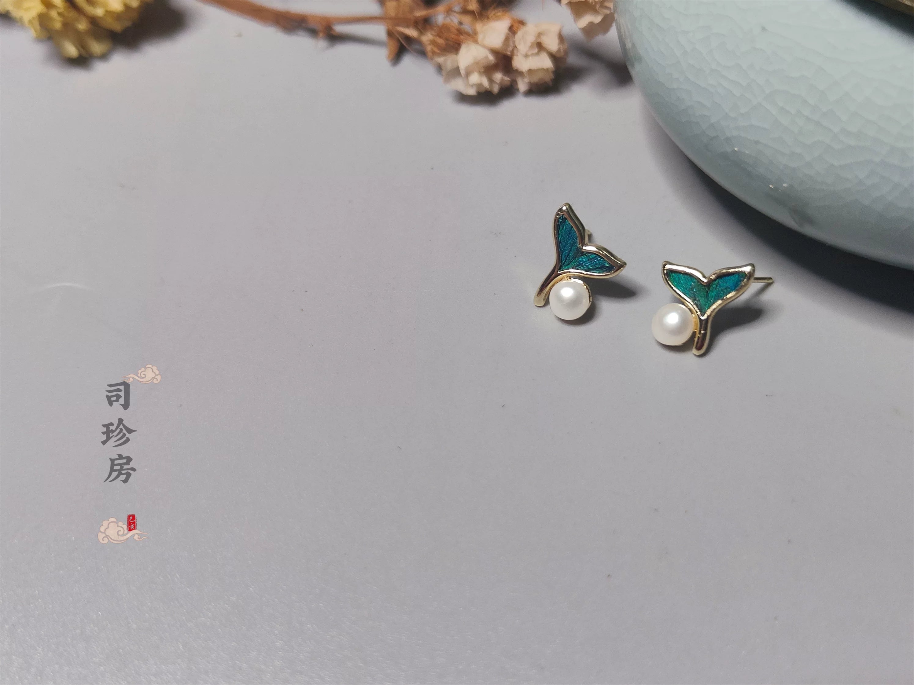 Green-Blue Peacock Feather Stud Earrings