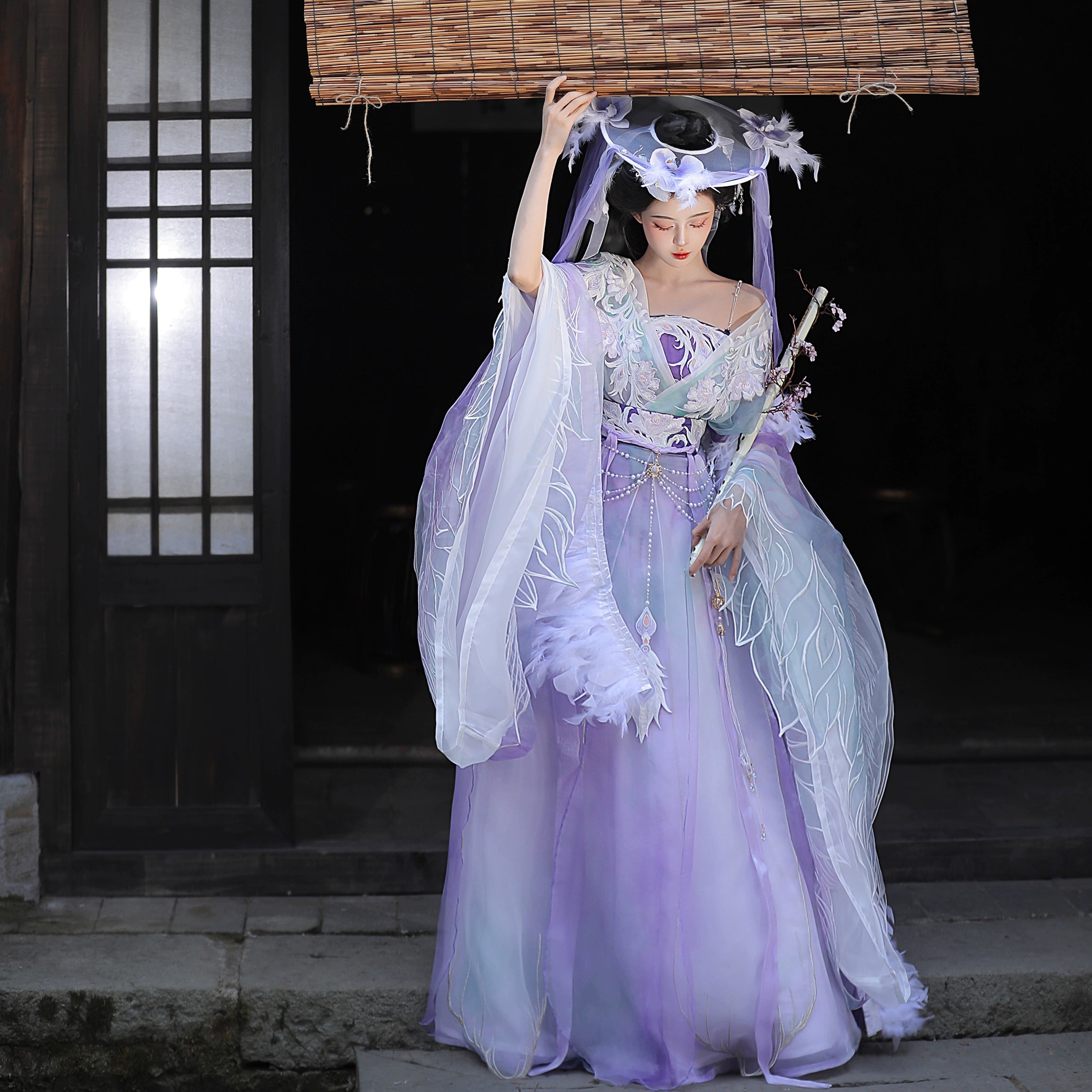 [Bai Que 白雀] Tang-style | Embroidered | Large-sleeved Top | Hezi Qun (chest-high skirt) | Qiyao Qun (waist-high skirt)