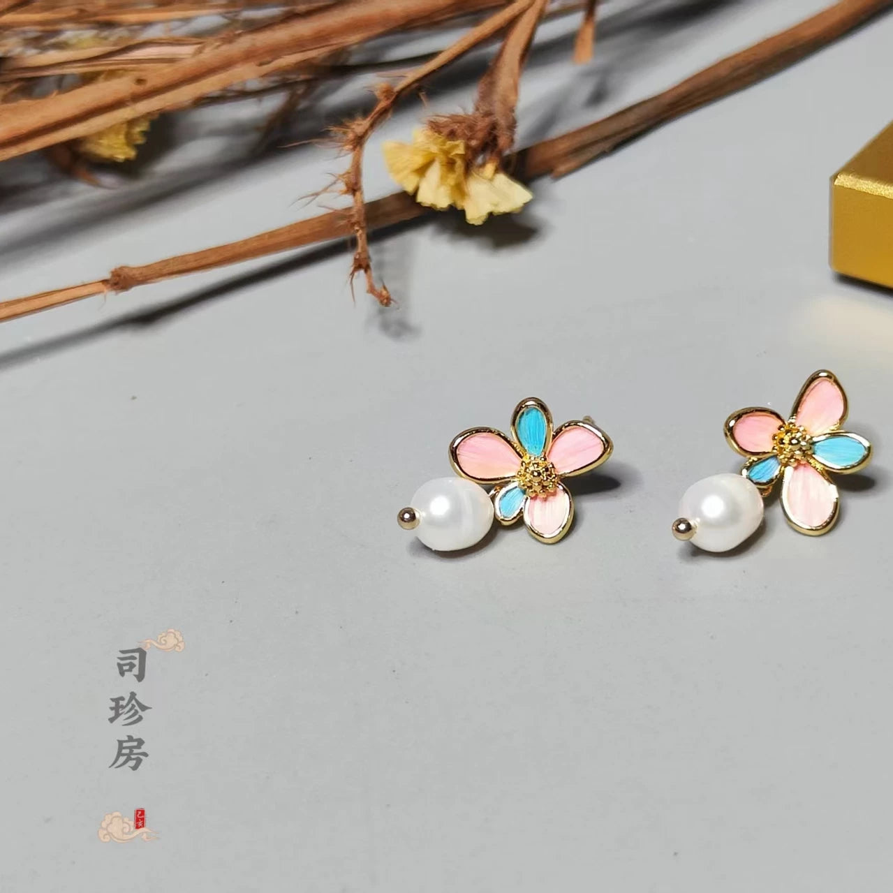 Parrot Feather Pearl Studs