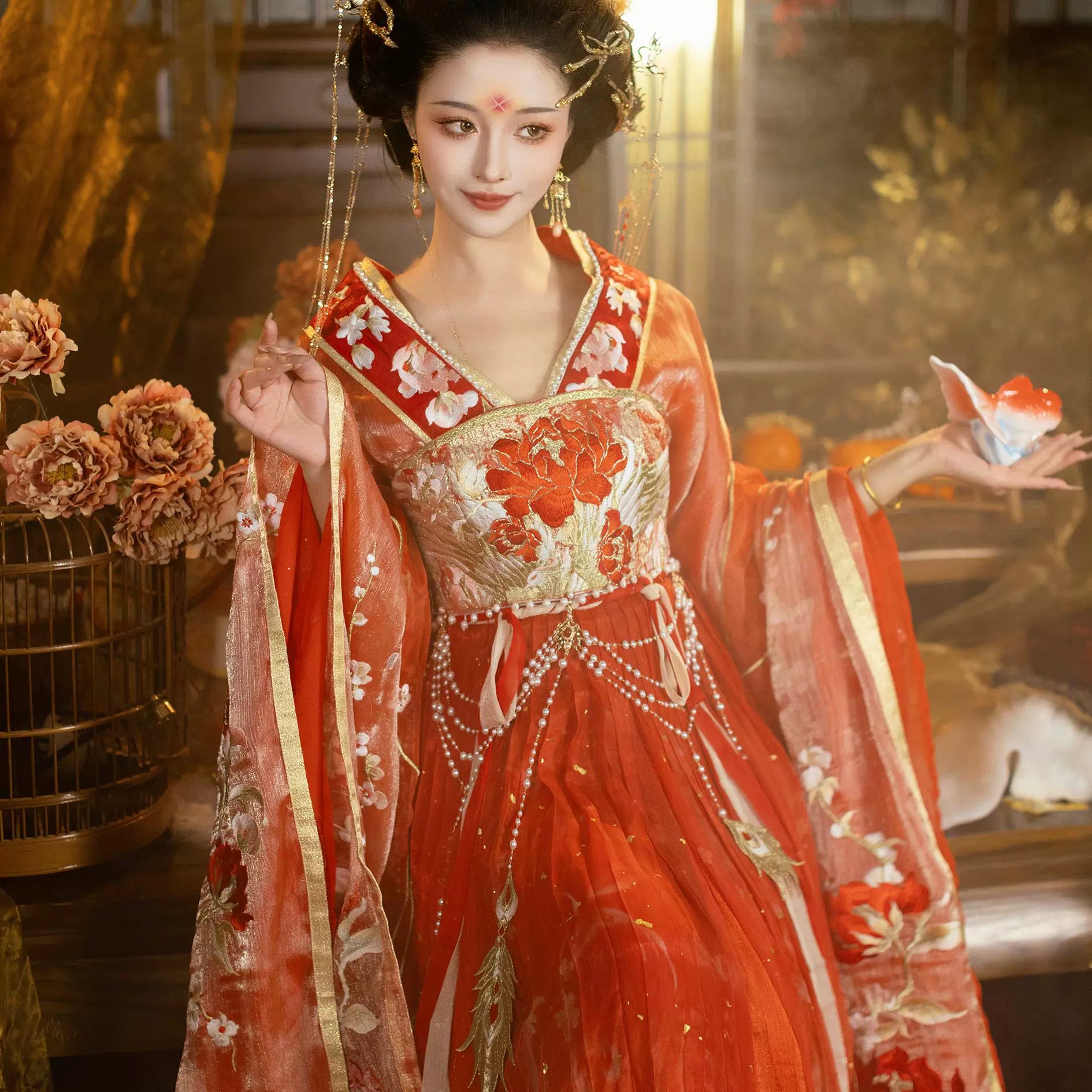 [Luanfeng Heming 鸾凤和鸣] Wei&Jin | Hanfu Wedding Dress | Detailed Embroidery | Daxiu Shan (Large-sleeved long shirt) | Hezi Qun (Chest-high dress) | Qiyao Qun (Waist-high skirt)
