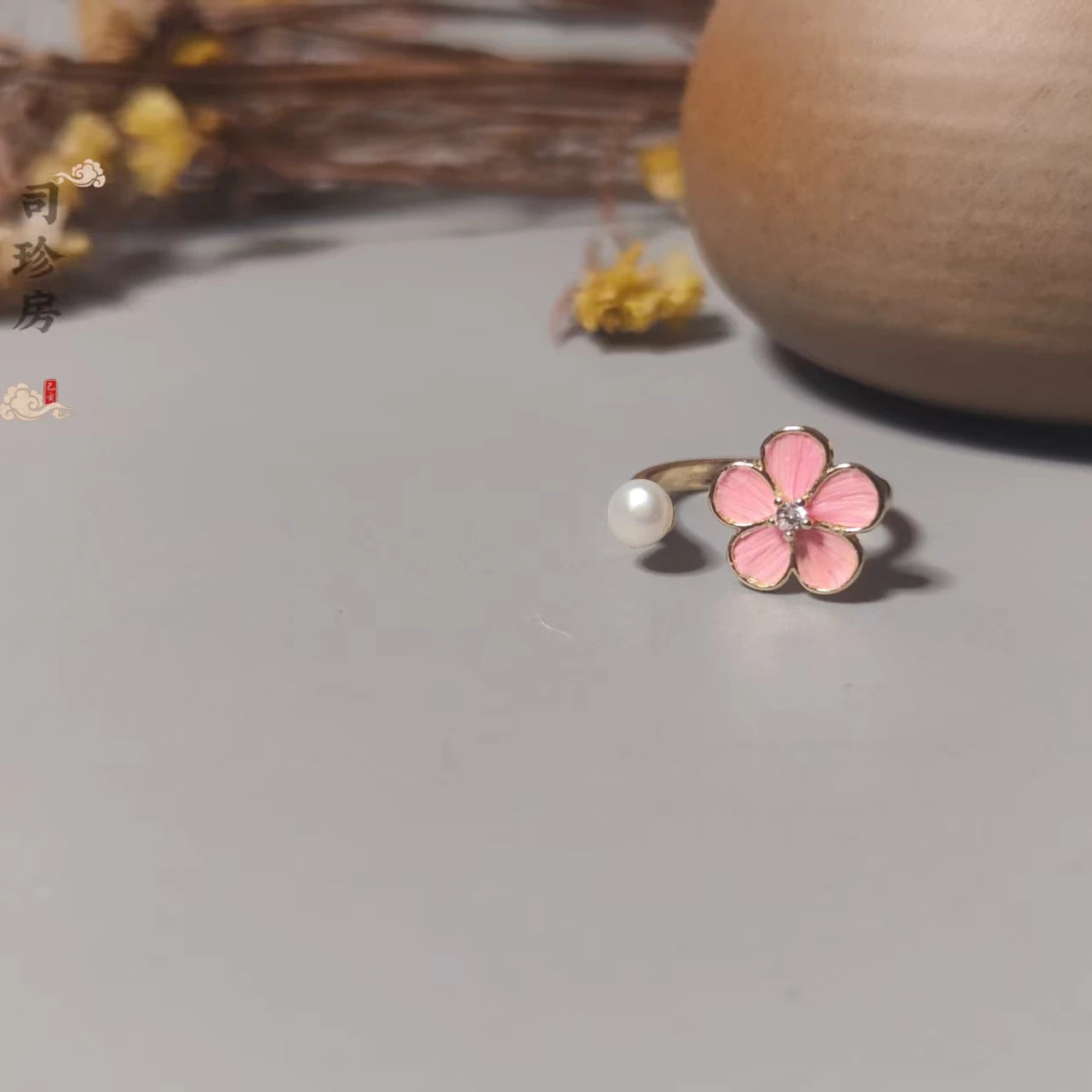 Parrot Feather Floral Ring