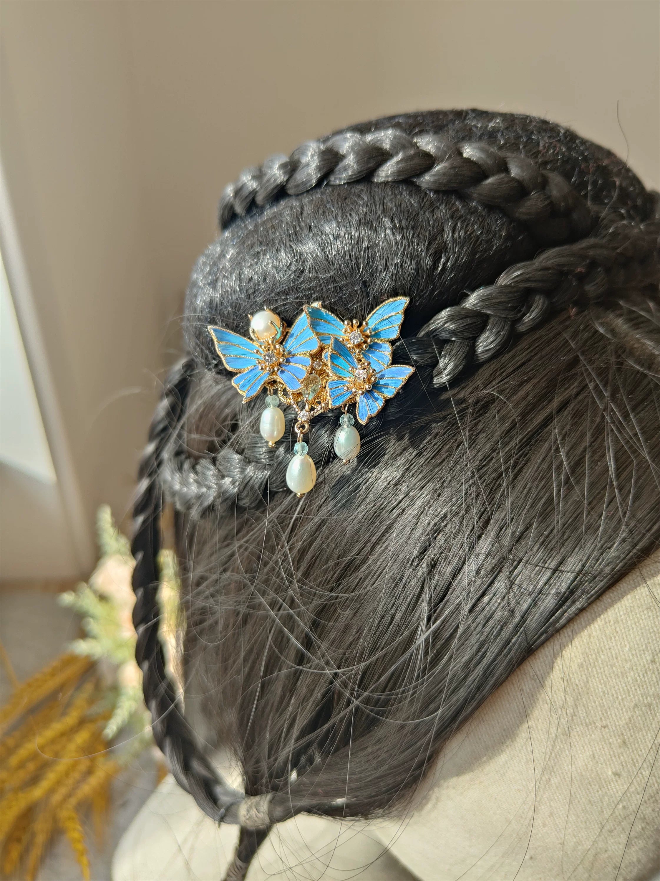 Parrot Feather Freshwater Pearl Hair Clip