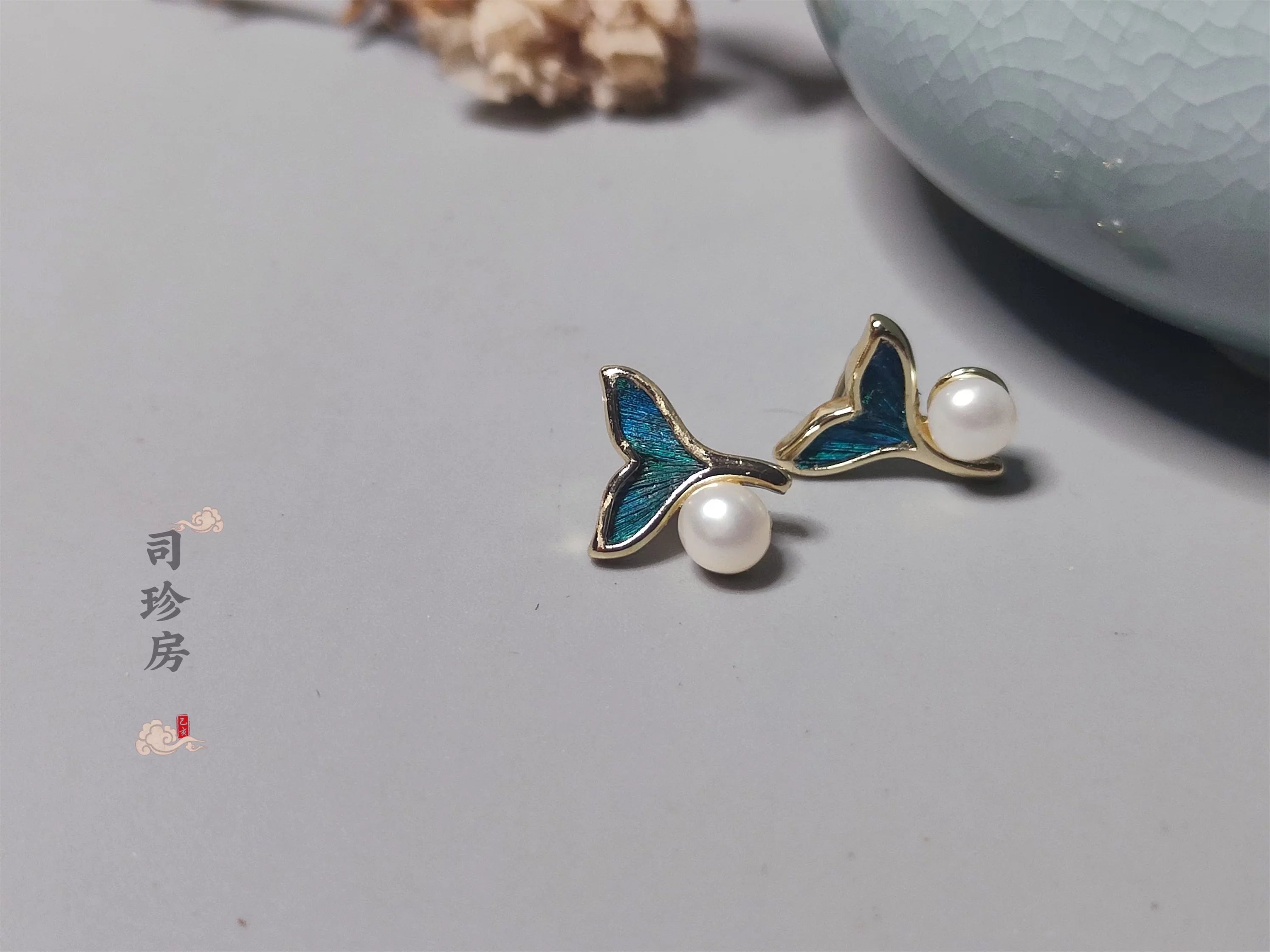 Green-Blue Peacock Feather Stud Earrings
