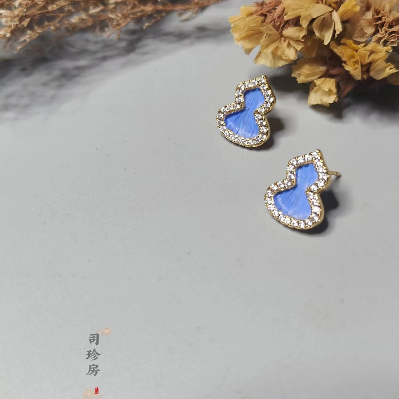 Parrot Feather Gourd Stud Earrings